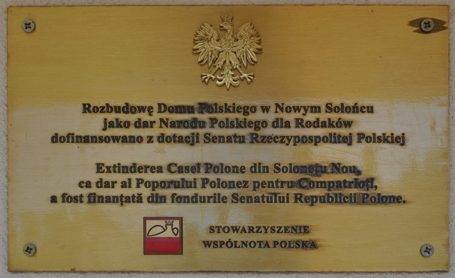 28. Deska na Domu polském ve vesnici Solonetu Nou (Nowy Sołoniec)